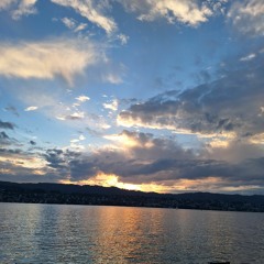 Mixtape: A sunset with Alpine view over the lake Zurich: "April, April always does what he wants".