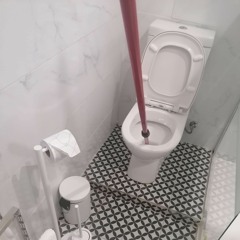 sinto-me sozinho no meu quarto, eu adoro a minha vida