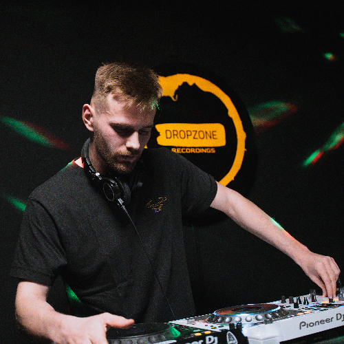 WOOZIE  @ DROPZONE