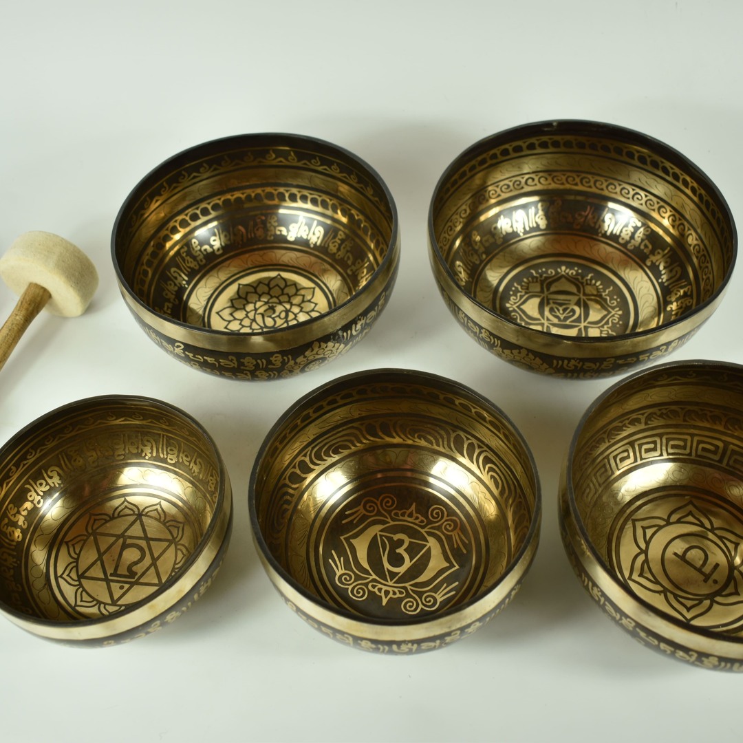 Klangschalen 5er Set - Gravur Chakra Symbole - 4,1 Kg