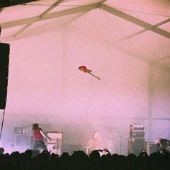 HEAVY SHOEGAZE.