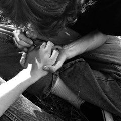 اريد ارتاح باحضانك