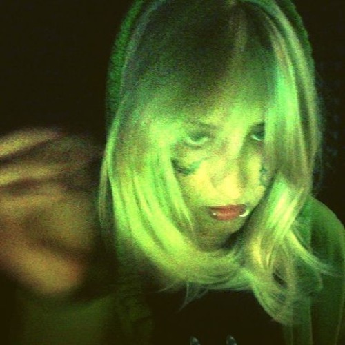 gl0wrm - witch player (raw demo version)