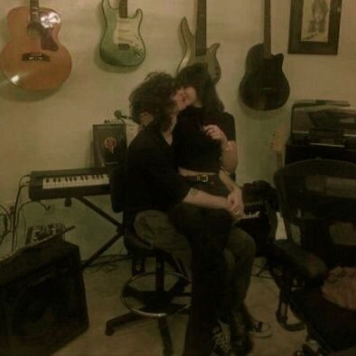 خليني حدك خليني