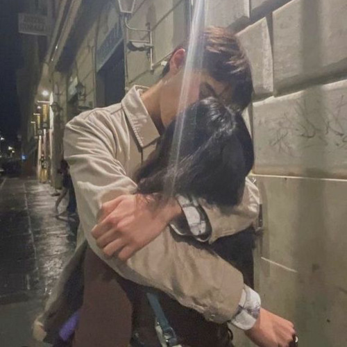 نقشت اسمك بقلبي يا كياني💙💙.