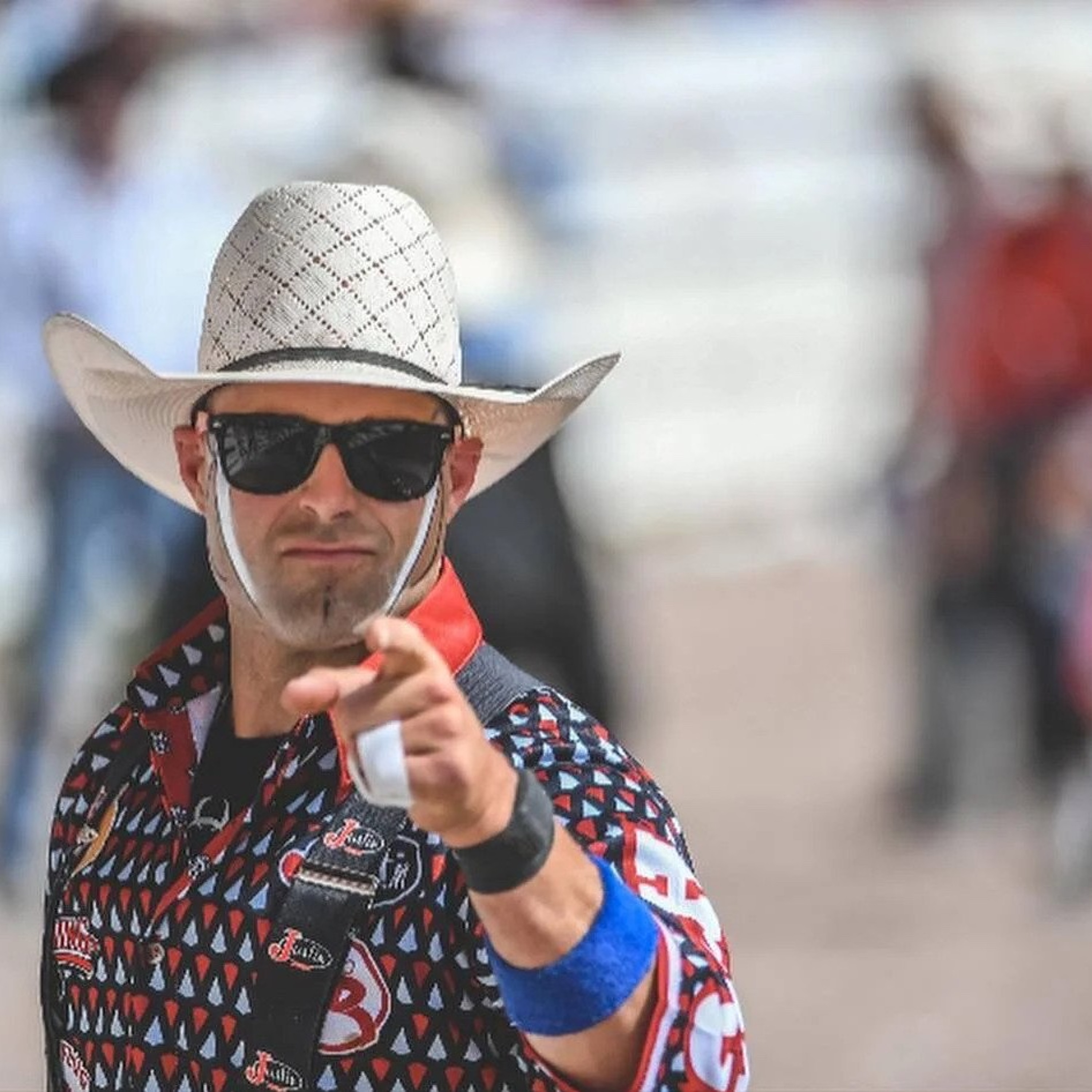 E544 - Dusty Tuckness | The Most Voted Bullfighter in NFR History on God, Grit, and Getting Back Up