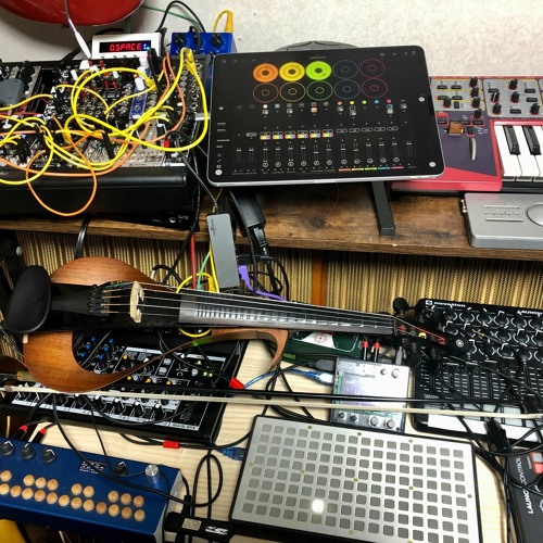 Time bitween time -Experimental aria for Digital noise machine