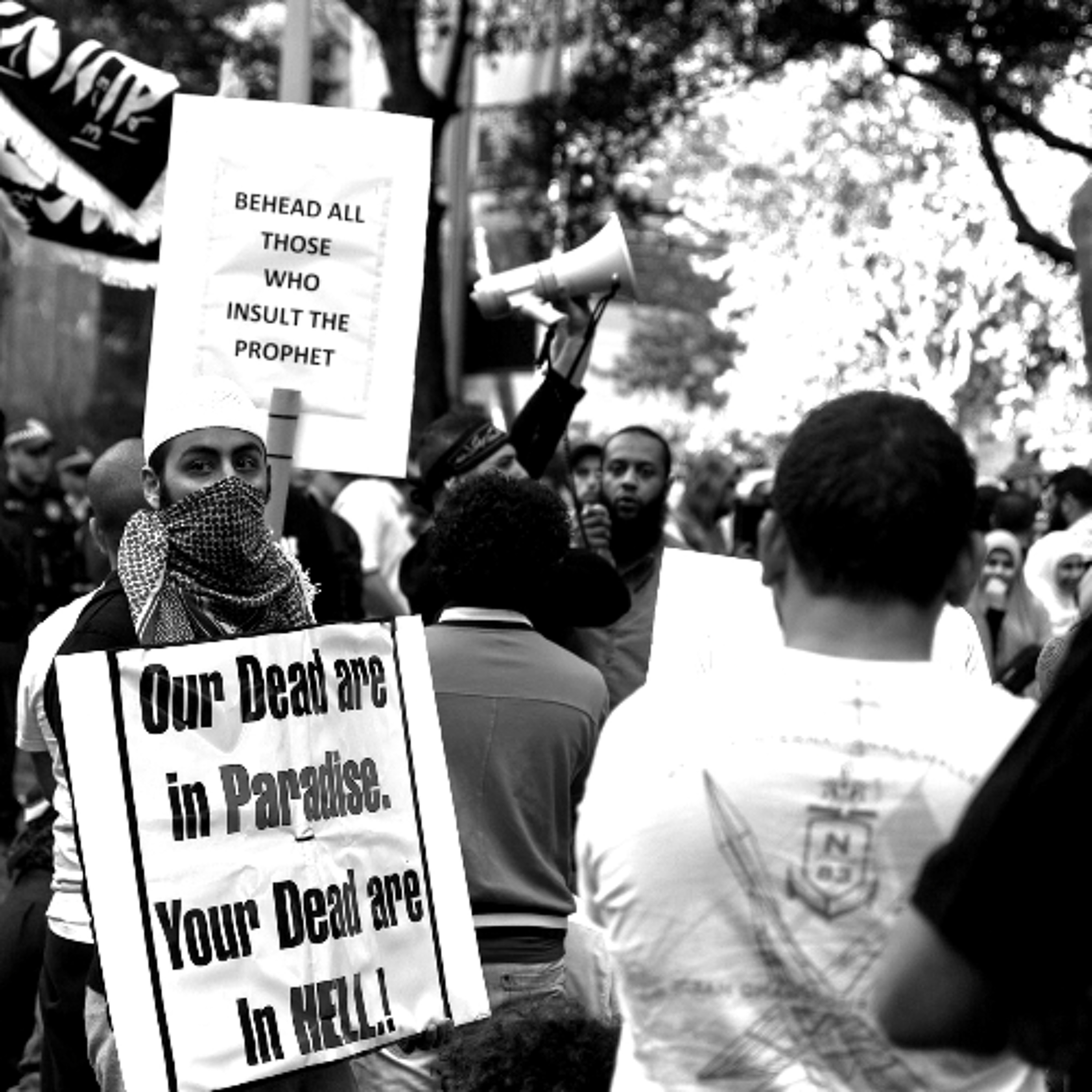 .konfrontácie: Osudová príťažlivosť extrémizmu