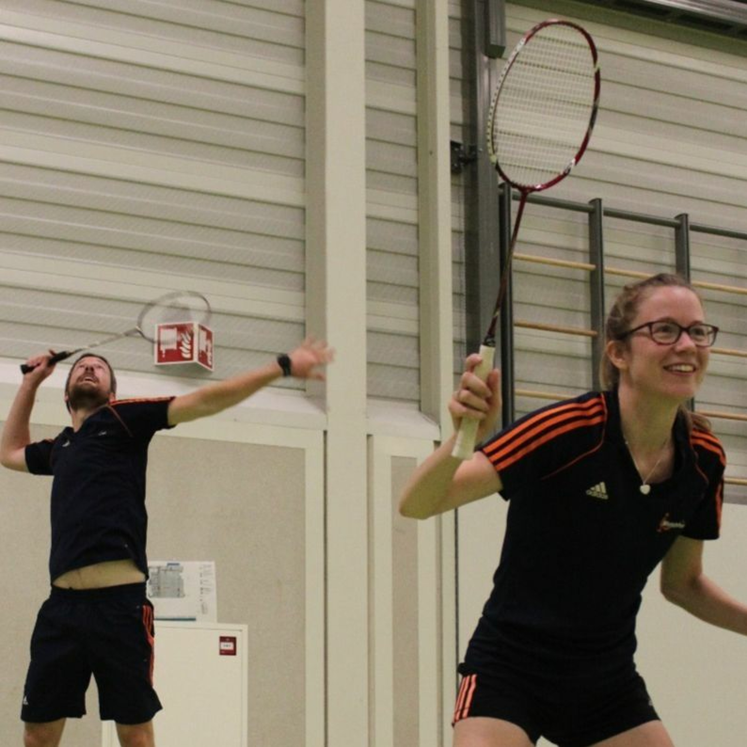 Warming up: 'Er zijn uit- en thuis-shuttles in het badminton' - Dennis Bloetjes over b.v. Matchpoint episode artwork