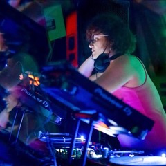 ani/live Seventy Eight: Kiernan Laveaux @ Living Room, Outra Cena