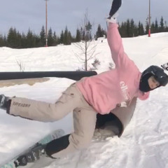 avoN | groovy set for skiing