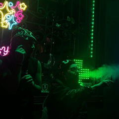 WHITEGIRLWASTED AzGutter- ft WAVYDAVYY! *v1!