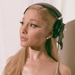 Ariana Grande Live From London