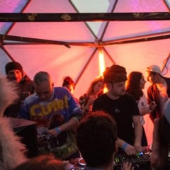 Pepe del Noche b2b Superlate sur la scène Microclimat de Karnasouk, avril 2018