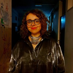 Emilia Konwerska czyta wiersz „Zamach jest nieuchronny”