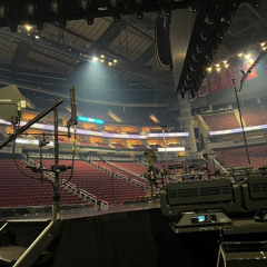 TXT - LO$ER=LO♡ER but you’re in an empty arena