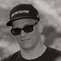 monoarm - Two Decks One Hand #11 (Progressive House) DJ Mix08/24