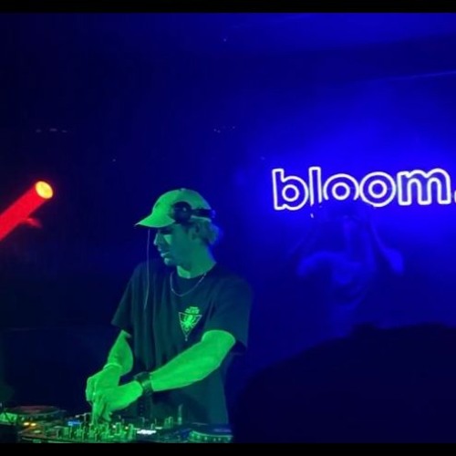 Jordon James Closing Set After Thomas Schumacher