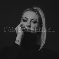 DANIELA HENSEL live stream at TechnoV