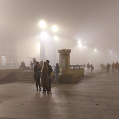 Niebla y neón AC