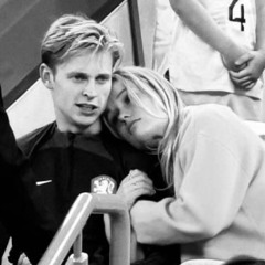 ‎⁨اتخيلك في المرايا في مجلسي والهدايا