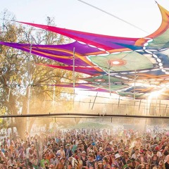 Mad Monday Market Stage Vibes