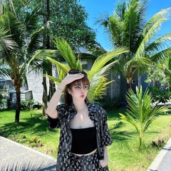 TÂY TẶNG UYÊN XINH GÁI