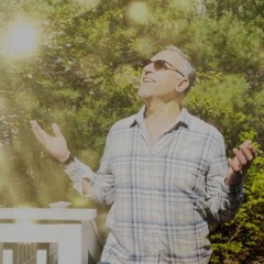 تحت ظل جناحيك