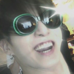 Annyeonghaseyo jeoneun bangtan sonyeondan hwaggeun maknae jeon jungkook imnida