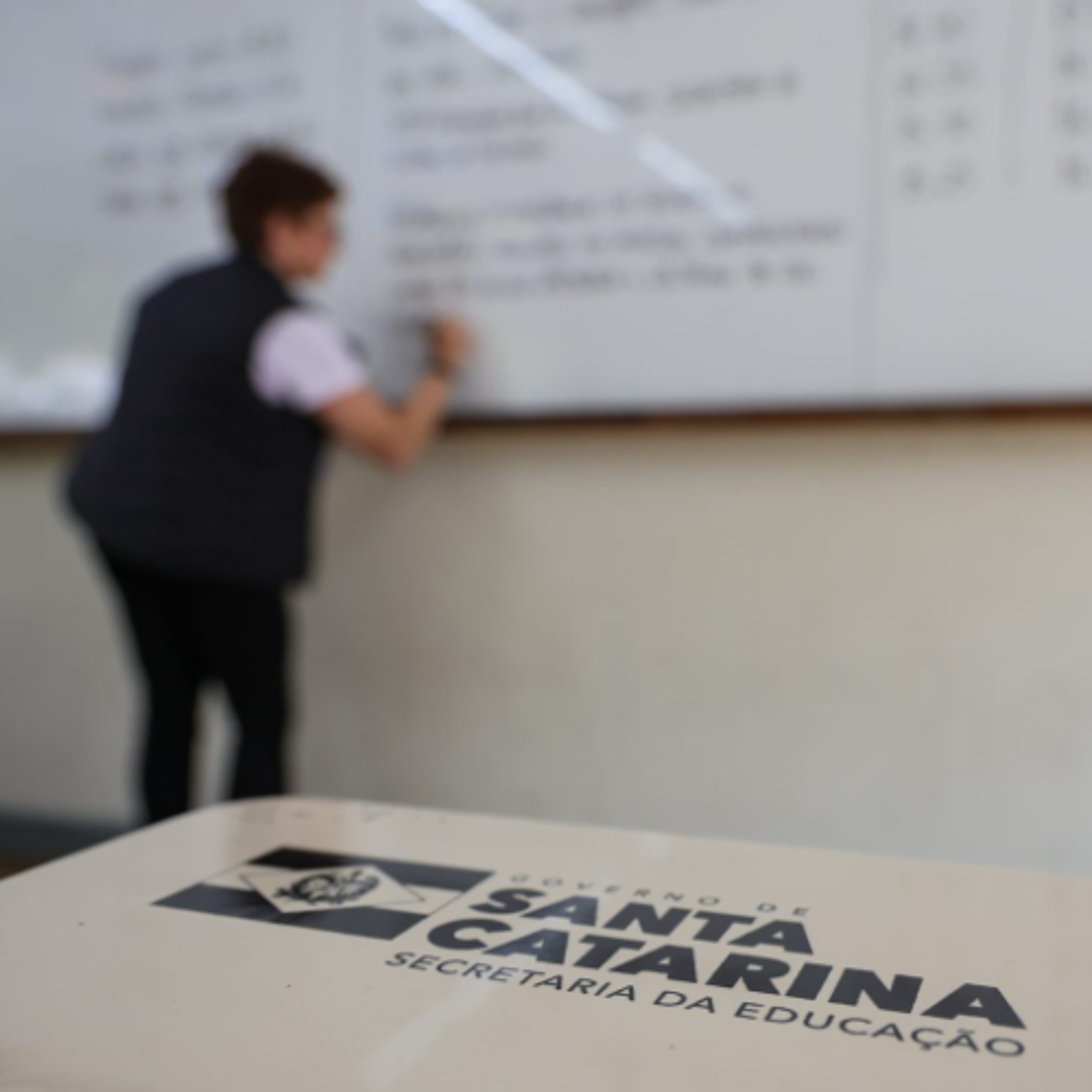 Estado lança concurso público com até 10 mil vagas para a rede de ensino episode artwork