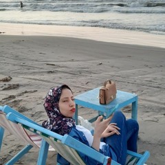 دايمًا يا بحر تخبي أسرارنا ولا عمرك مرة تحكي أخبارنا 💙💙