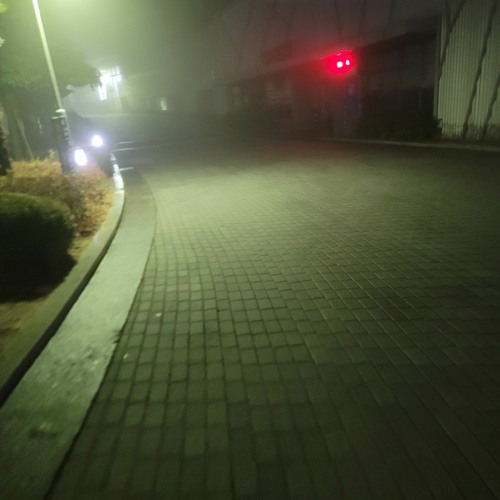 창문 건너 침묵