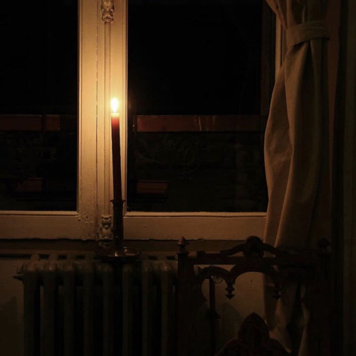 نفسي يخونيّ أحساسي ويكون فاكر مش ناسي..