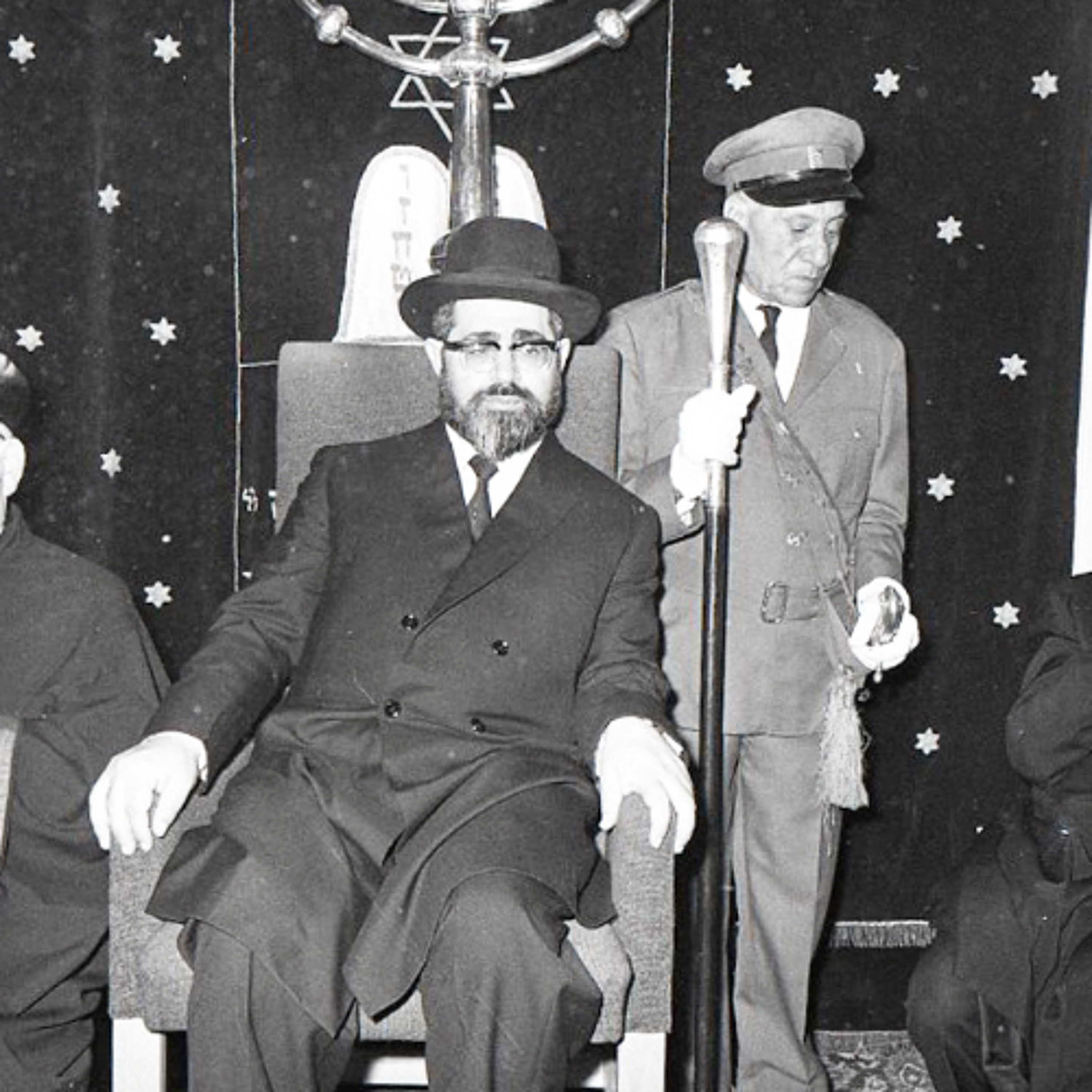 שבירת הלוחות בהסתלקותו של הרב עובדיה יוסף – וקריאה להתחדשות תורנית והגותית. episode artwork