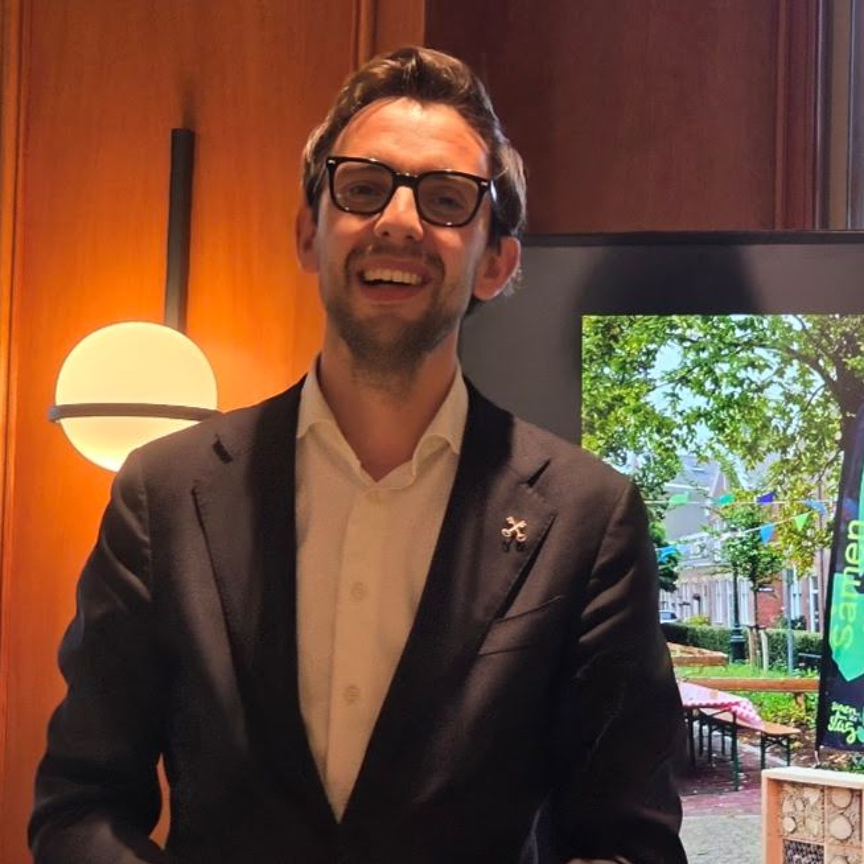 2026-04-16 Wethouder Ashley North over tien jaar Samen aan de Slag episode artwork
