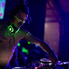 Wouldn't You Like To Be A Ho Too - DJ Slugo (Strahlwerk Remix)