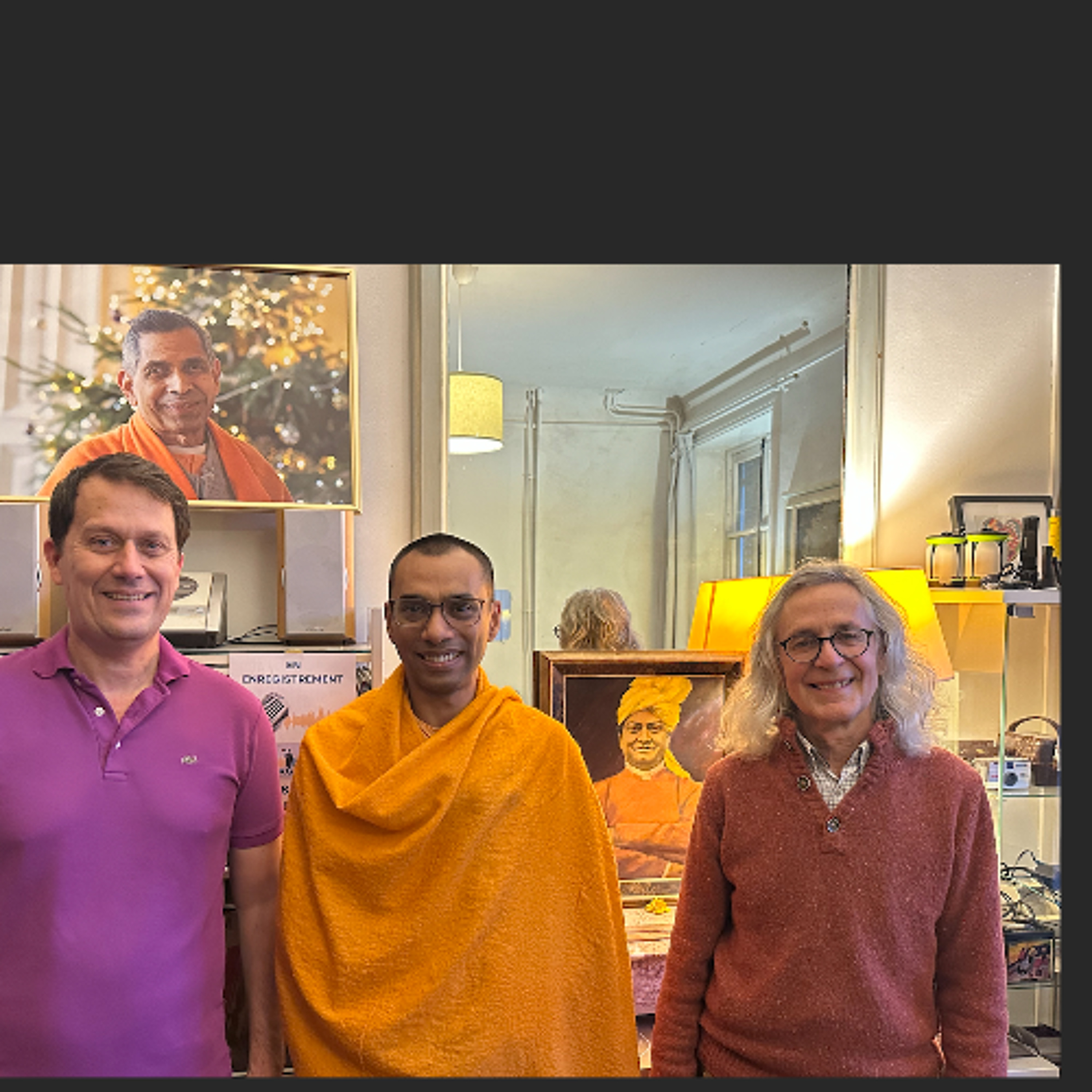 15MN D’ENTRETIEN AVEC -  Swami Ishadyanananda sur l'enseignement du védanta en Occident (marrdi 2 décembre 2025) episode artwork