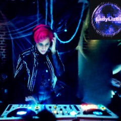 @LADYLIZBK Holla-DAYZ Thr0wDoWn