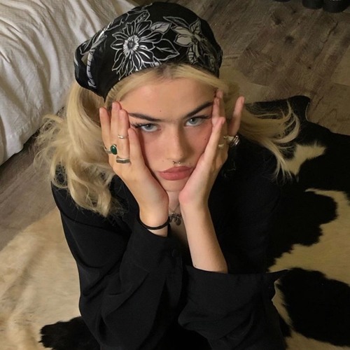 Skype! w/ mellowpains (prod.mellowpains)