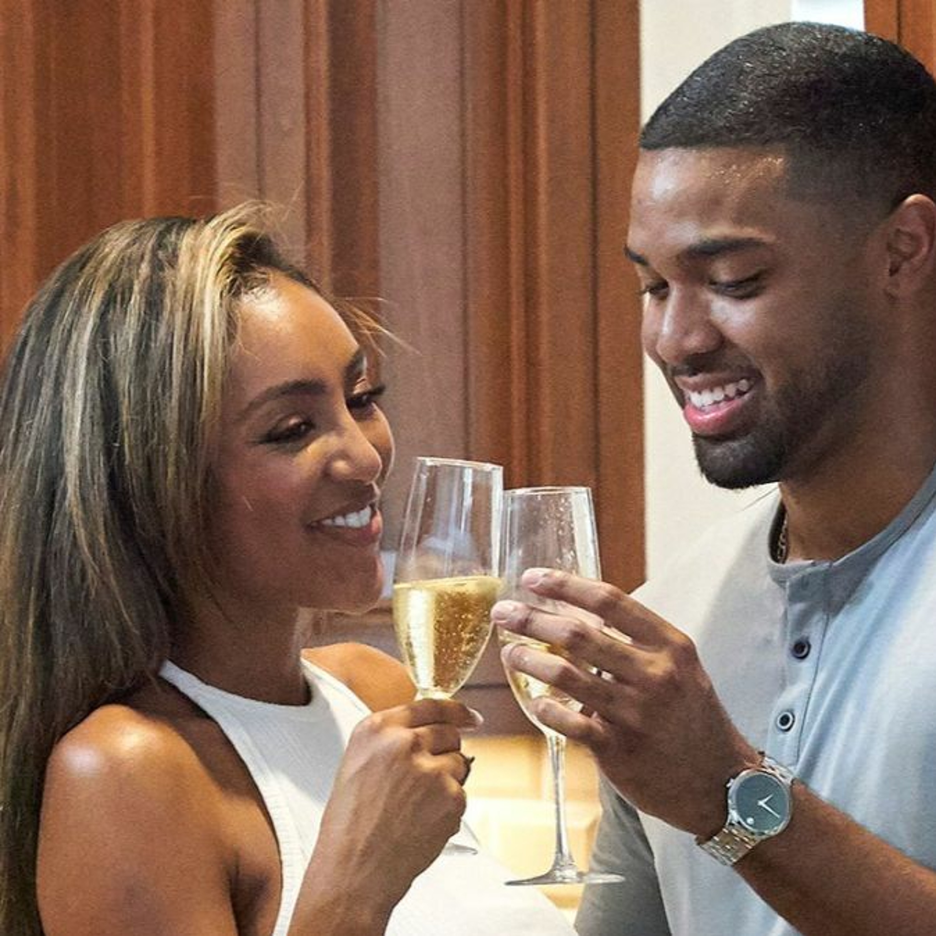 Bachelorette 16 / Episode 10 - Men Tell All + Family Time thumbnail