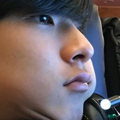 나는 종종 웃기게 생겼다는 말을 듣곤 한다.
