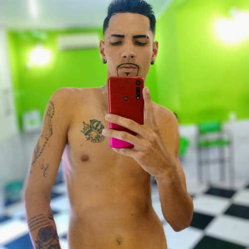 MC POZE E KEVEN O CRHIS USANDO LANÇA NO BARCO CHEIO DE PIRANHA (((DJ LUCAS MIRILLI)))