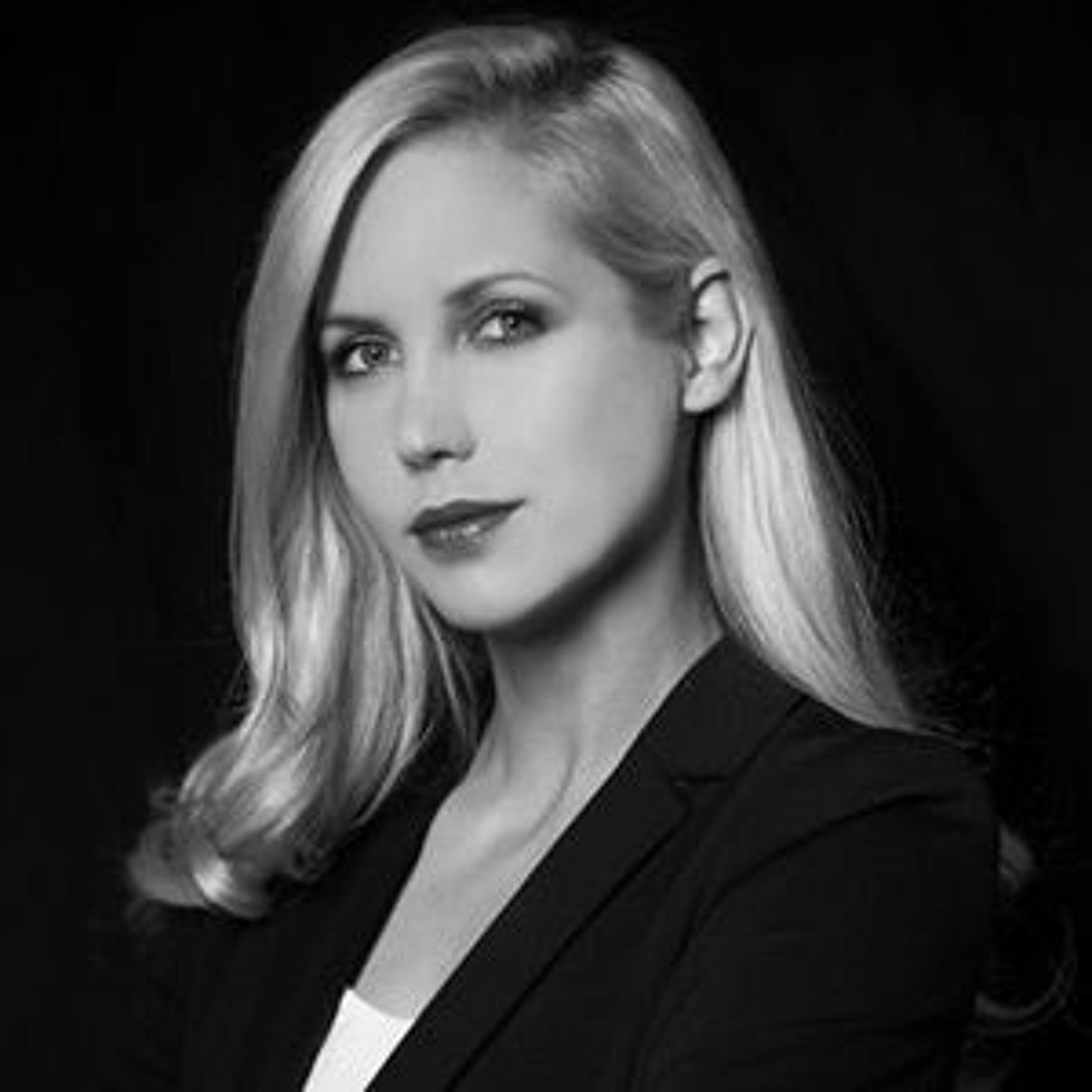 Capturing Elegance: The Artistry of Susi Belianska's Lens | 03.03.24 thumbnail