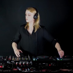 Annie Hill - Studio Set x We Are Resonance