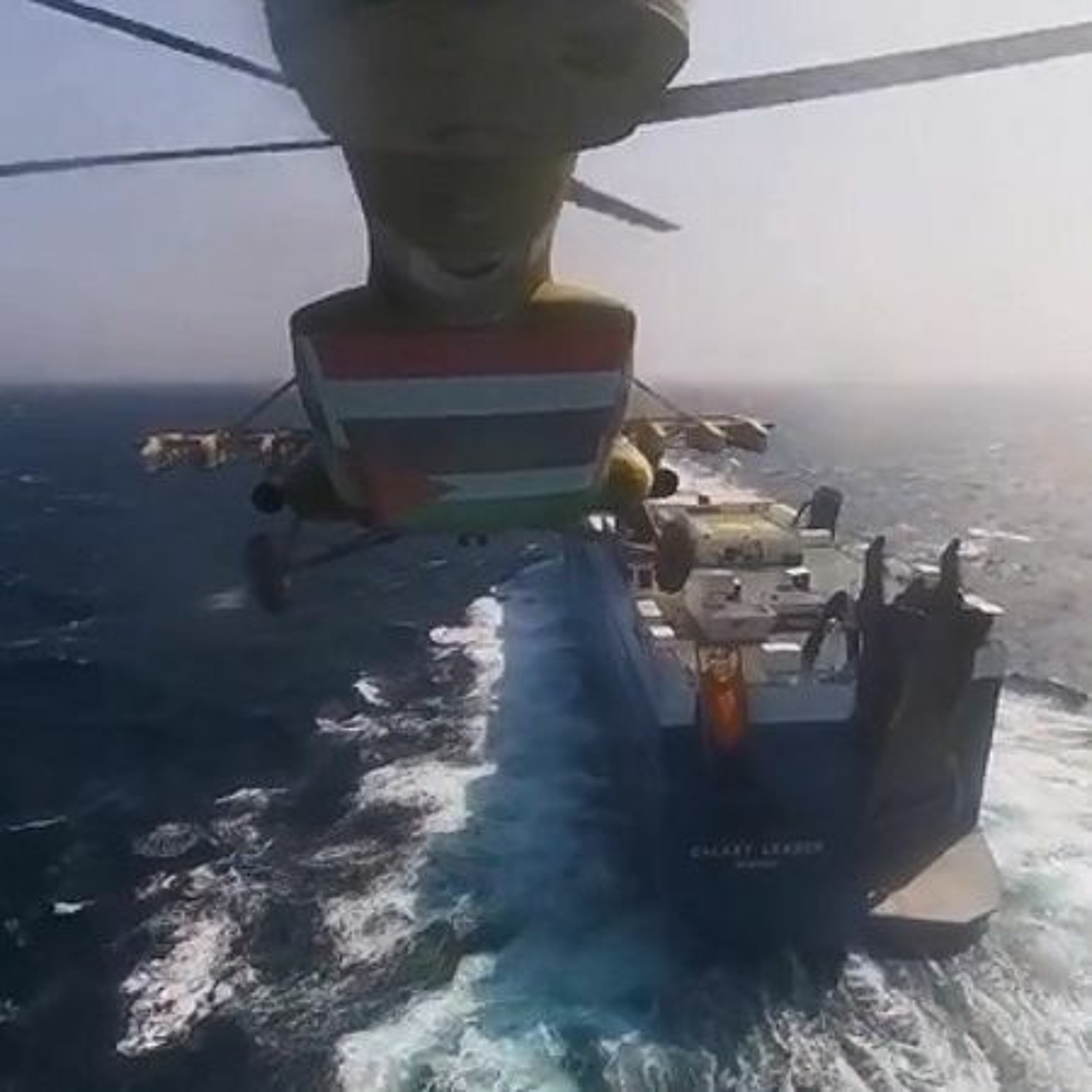 Heroic Yemenis capture Israeli ship, deal hefty economic blow to the zionist entity