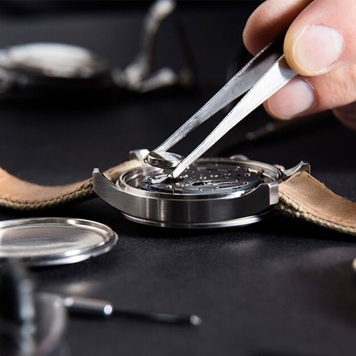 What To Look For In A Professional Watch Battery Replacement Service?