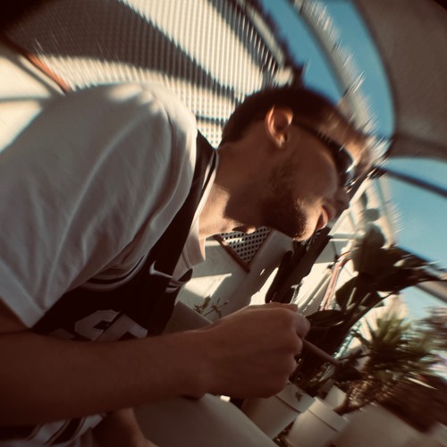 I like to smoke in silence after raves [breakbeat, breaks, techno, garage, bass, grime mix]