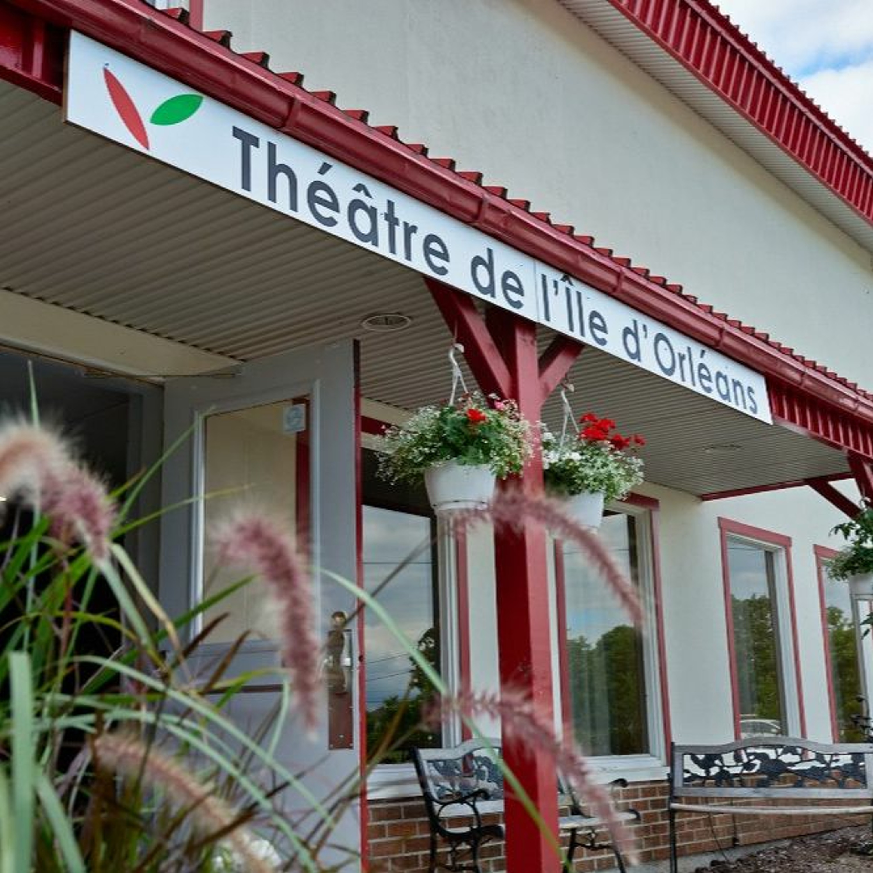THÉÂTRE | Comédie sur l’herbe, une soirée théâtrale en plein air à l'Ile d'Orléans episode artwork