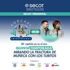Mirando la fractura de muñeca con los tubitos