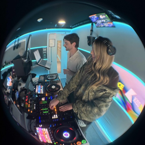 Siân Owen B2B TCTS KISS DANCE DJ set